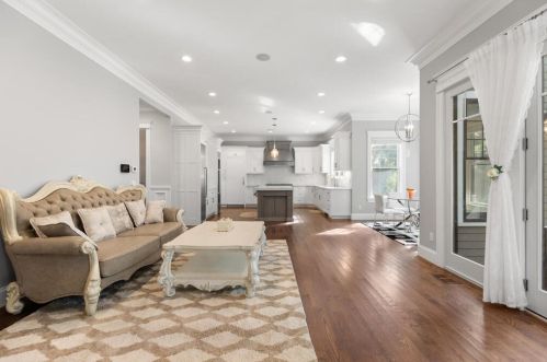 10 Fox Hl Rd, Newton MA exterior