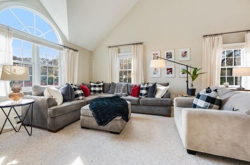 1 Eric Rd, Norfolk MA 02056-1914 exterior