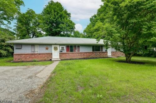 244 Conklintown Rd, Skyline Lakes, NJ 07456-2419