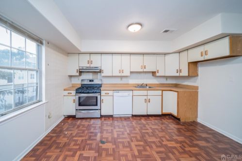 63 Larch St, Carteret, NJ 07008-2470