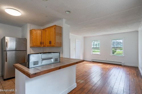 590 Main St, Sheffield MA 01257-9696 exterior