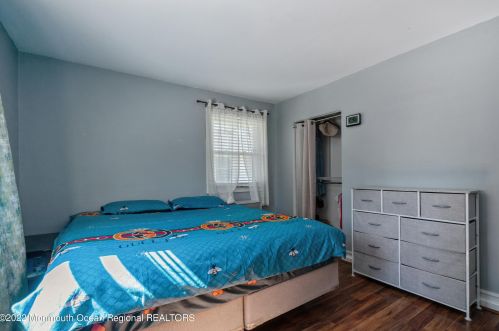 41 Holly Dr, West Deptford NJ 08096-3317 exterior