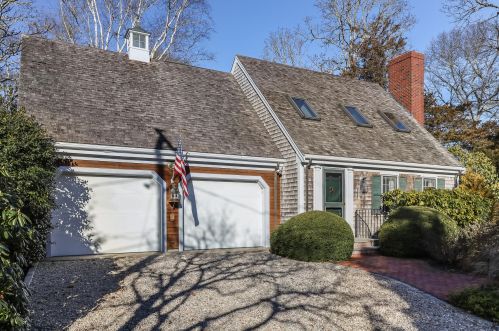 3 Lummis Ln, Falmouth, MA 02540-2131
