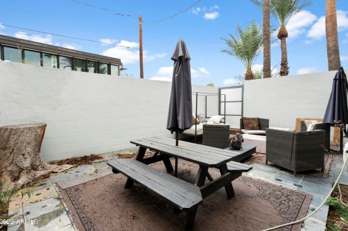 3241 Camelback Rd, Phoenix AZ 85033-1455 exterior