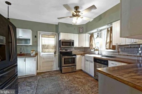 308 Broad St, West Deptford NJ 08066-1055 exterior