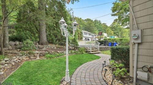 72 High Mtn Rd, Skyline Lakes NJ 07456-2510 exterior