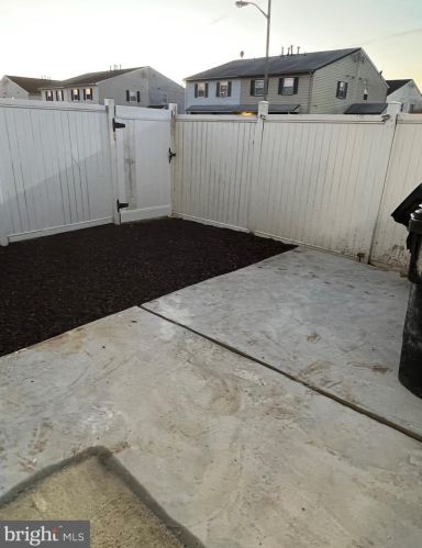 1 Locust Ct, Erial NJ 08081-1932 exterior