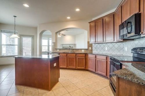 5421 Grenada Dr, Fort Worth TX 76119-8502 exterior