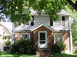 72 Freeman St, Newton, MA 02466-1207