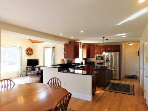 16 Pierce Rd, Sutton MA 01590-2909 exterior