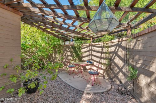 2542 42nd St, Phoenix AZ 85032-4729 exterior