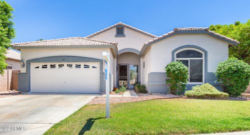 3435 Crest Ln, Phoenix, AZ 85027-1662