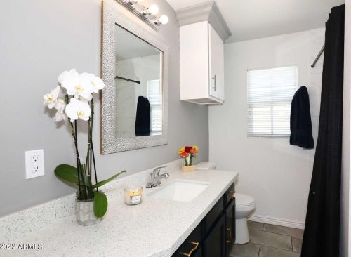 2727 Atlanta Ave, Phoenix AZ 85040-2710 exterior