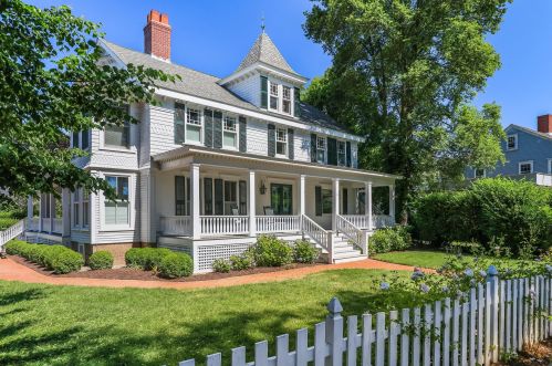 40 Main St, Falmouth MA 02540-3129 exterior