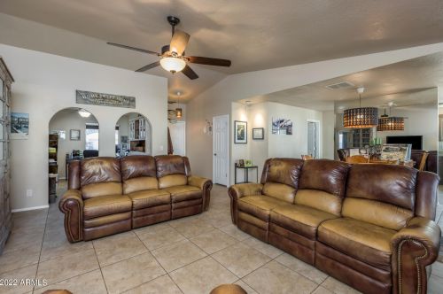 10602 42nd St, Phoenix AZ 85050-3376 exterior