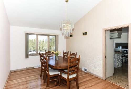 8738 Bruce Dr, Niles IL 60714-2344 exterior