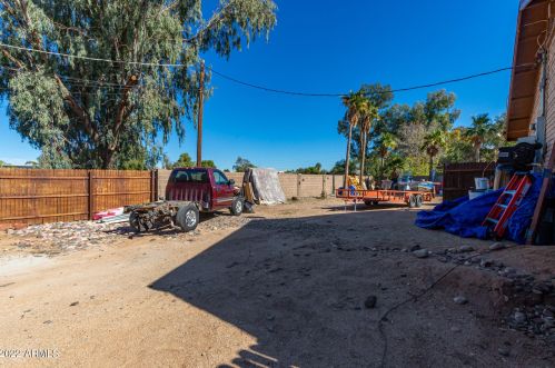 18739 30th St, Phoenix AZ  85050-3409 exterior