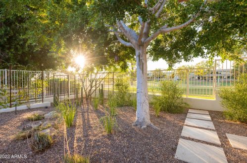 6184 28th Pl, Phoenix AZ  85016-2156 exterior