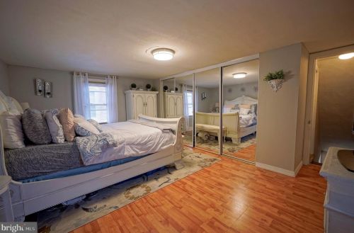 61 Barber Ave, West Deptford NJ 08096-2832 exterior