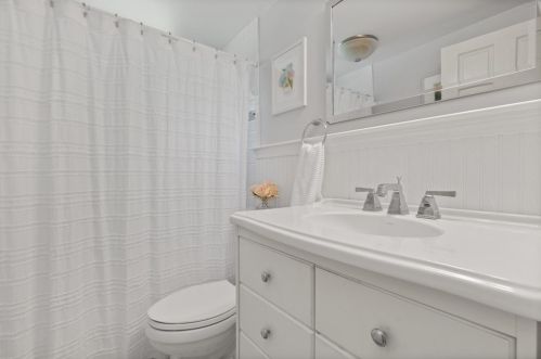 4 Pinegrove Rd, Hingham MA 02043-3923 exterior