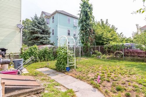 50 Beacon St, Fall River MA 02724-1534 exterior