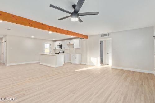 1352 Clarendon Ave, Phoenix AZ 85033-4121 exterior