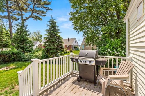 11 Grace Rd, Quincy MA 02169-3922 exterior