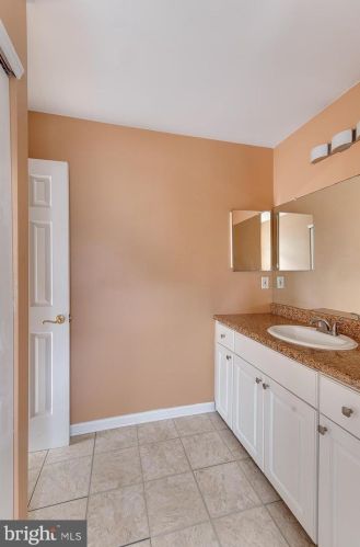 1016 Tristram Cir, West Deptford NJ 08051-2262 exterior