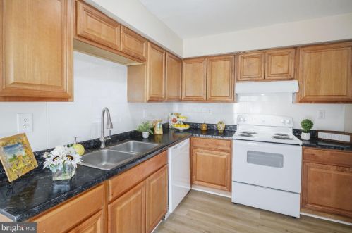 102 Presidential Dr, Erial NJ  08081-1316 exterior