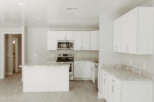 2221 27th St, Phoenix AZ 85008-4924 exterior