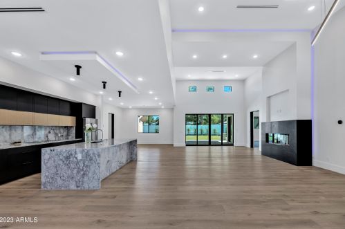 2053 37 Pl, Phoenix AZ 85050-8309 exterior