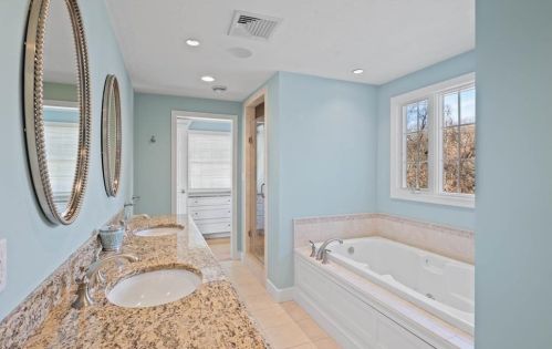 8 Captain Thomson Ln, Hingham MA 02043-3459 exterior