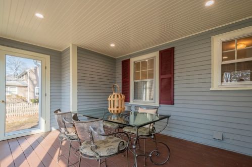 544 Quinobequin Rd, Newton MA 02468-2129 exterior