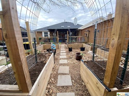 4825 Crestpoint Ln, Garland TX 75043-6514 exterior