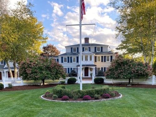 61 Brg St, Hingham MA 02061-2333 exterior