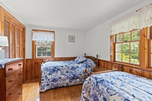 45 Mdw Vw Rd, Chatham MA 02633-2618 exterior