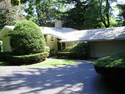 512 Dedham St, Newton, MA 02459-2942