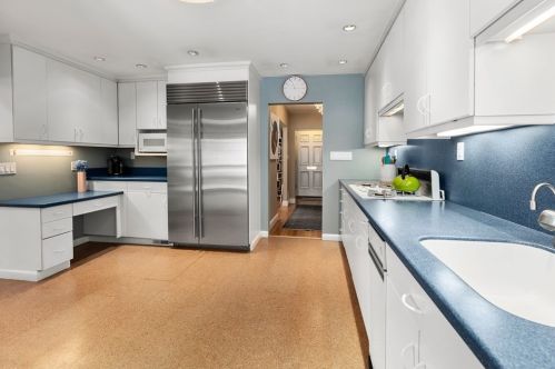 21 Cross Hl Rd, Newton MA 02459-3119 exterior