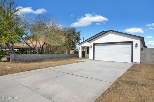 1110 Apache St, Phoenix, AZ 85007-4113