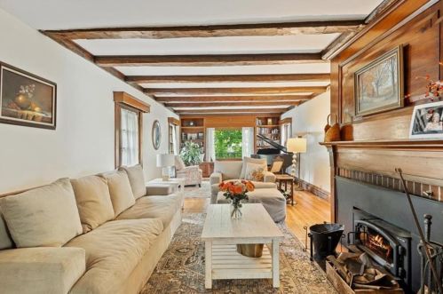 376 Tremont St, Taunton MA 02780-3023 exterior