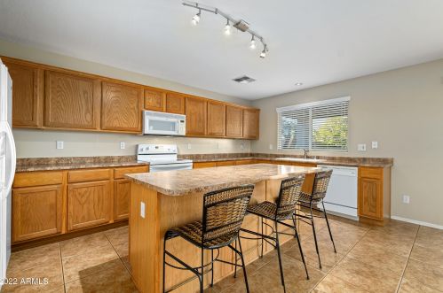 1928 Alta Vista Rd, Phoenix AZ 85041-5661 exterior