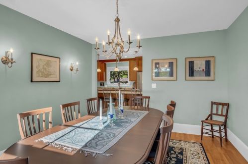 12 Baker Ave, Beverly MA 01915-3504 exterior