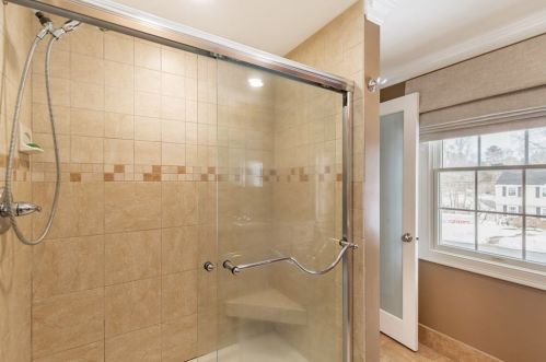 5 Juniper Rd, Lynnfield MA 01940-2416 exterior