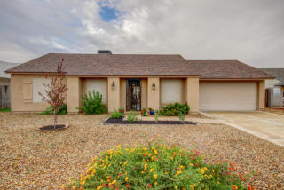 907 Mohawk Ln, Phoenix, AZ 85027-3678