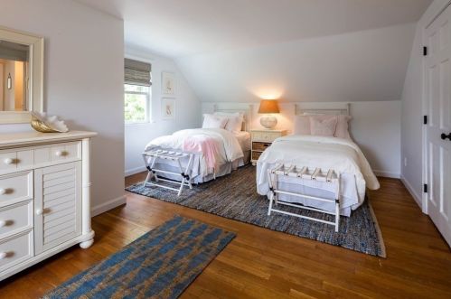 74 Ellis St, Chatham MA  02633-1881 exterior