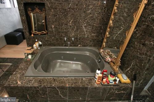 1225 6 St, Philadelphia PA 19147-4828 exterior