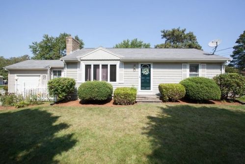 2 Jean Dr, Seekonk, MA 02771-3223