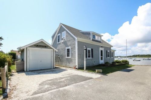 61 Eliphamets Ln, Chatham MA  02633-2406 exterior