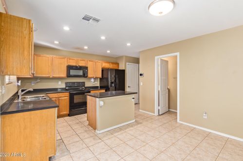 1805 94th Ave, Phoenix AZ  85037-4279 exterior