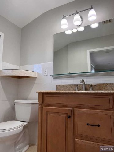 4 Mahan St, Tenafly NJ  07670-1822 exterior